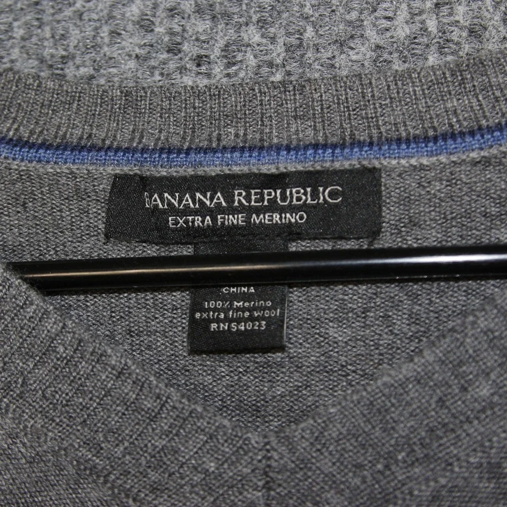 Banana Republic Mens Extra Fine‎ Merino Wool V Neck Sweater Dark Gray M